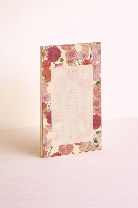 Joli bloc-notes fleuri. Papeterie illustrée Pablo est une fille