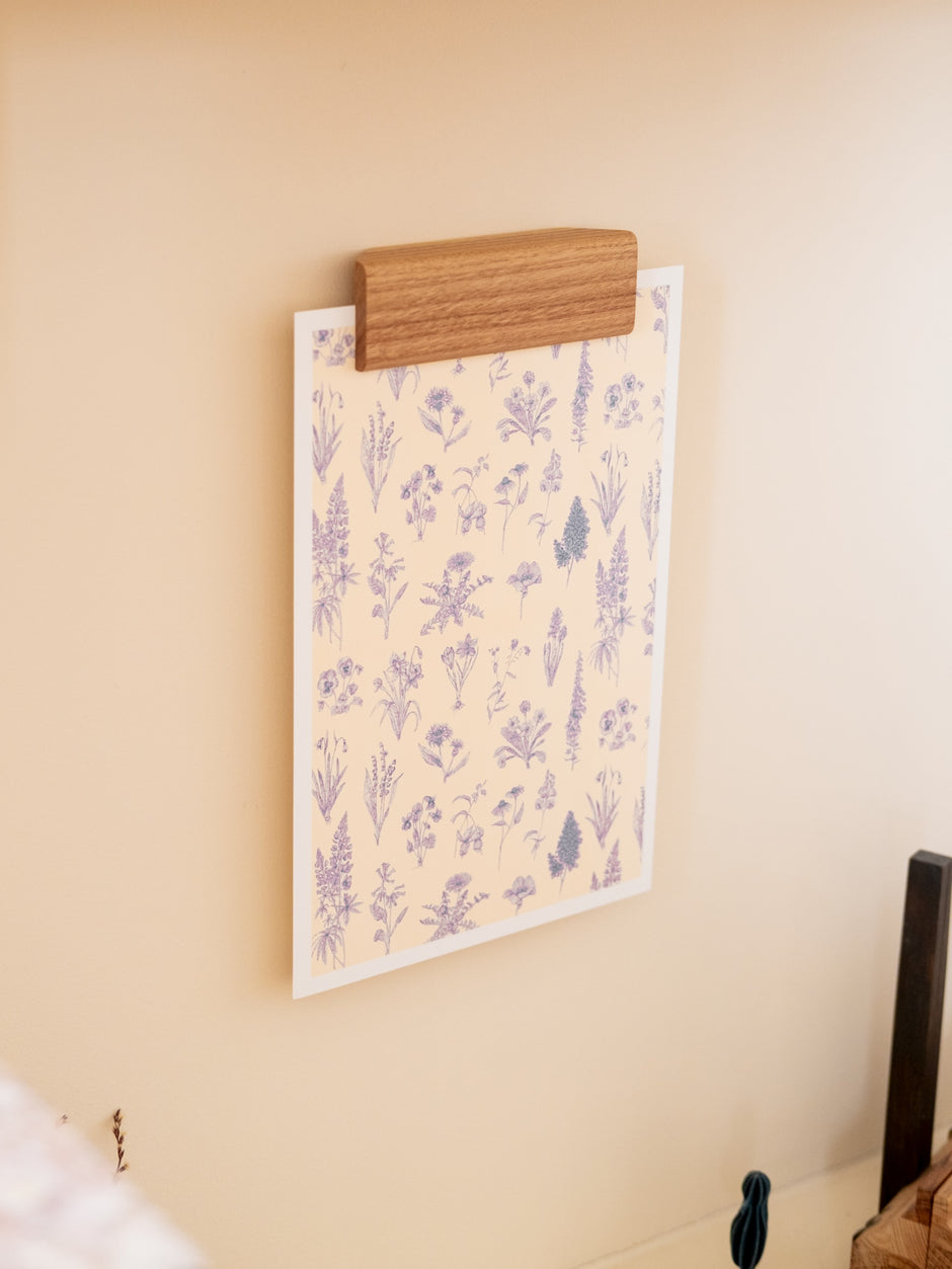 Affiche Herbier format 20x30cm – fleurs sauvages bleues sur fond beige | Pablo est une fille
