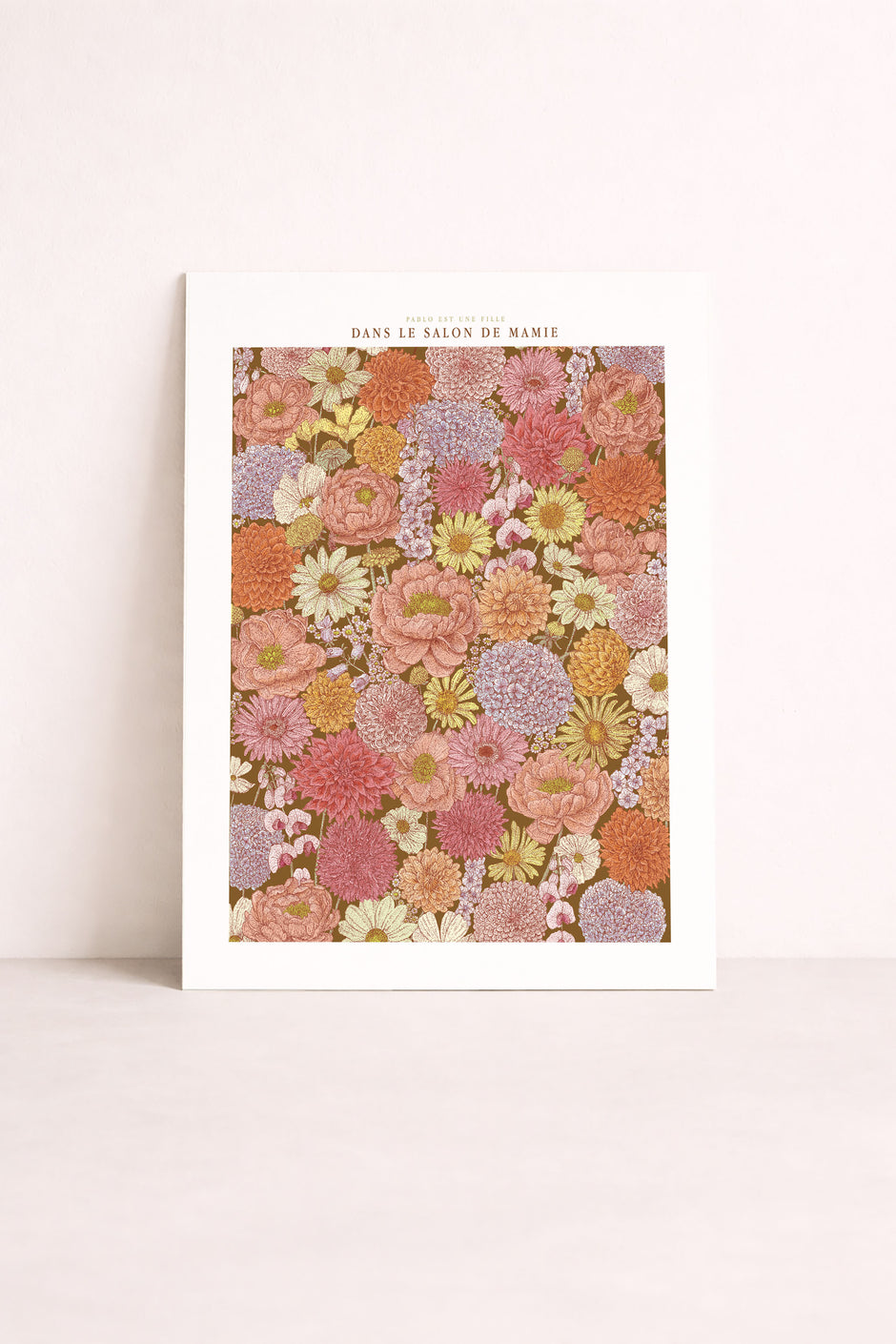 Affiche Dans le salon de Mamie – illustration florale vintage tons roses et orangés | Pablo est une fille
