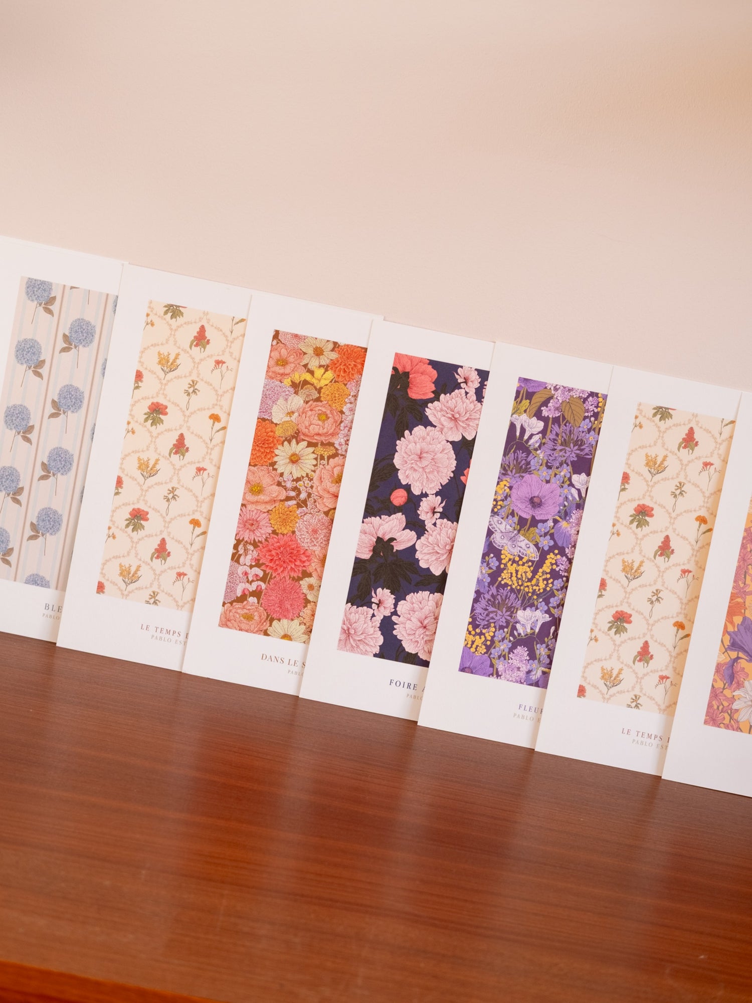 Affiche florales douces et romantiques type Antoinette Poisson et William Morris