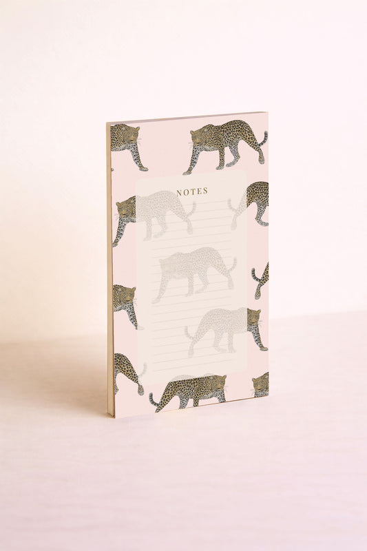 Un bloc-notes avec un motif jaguar. Papeterie illustrée 