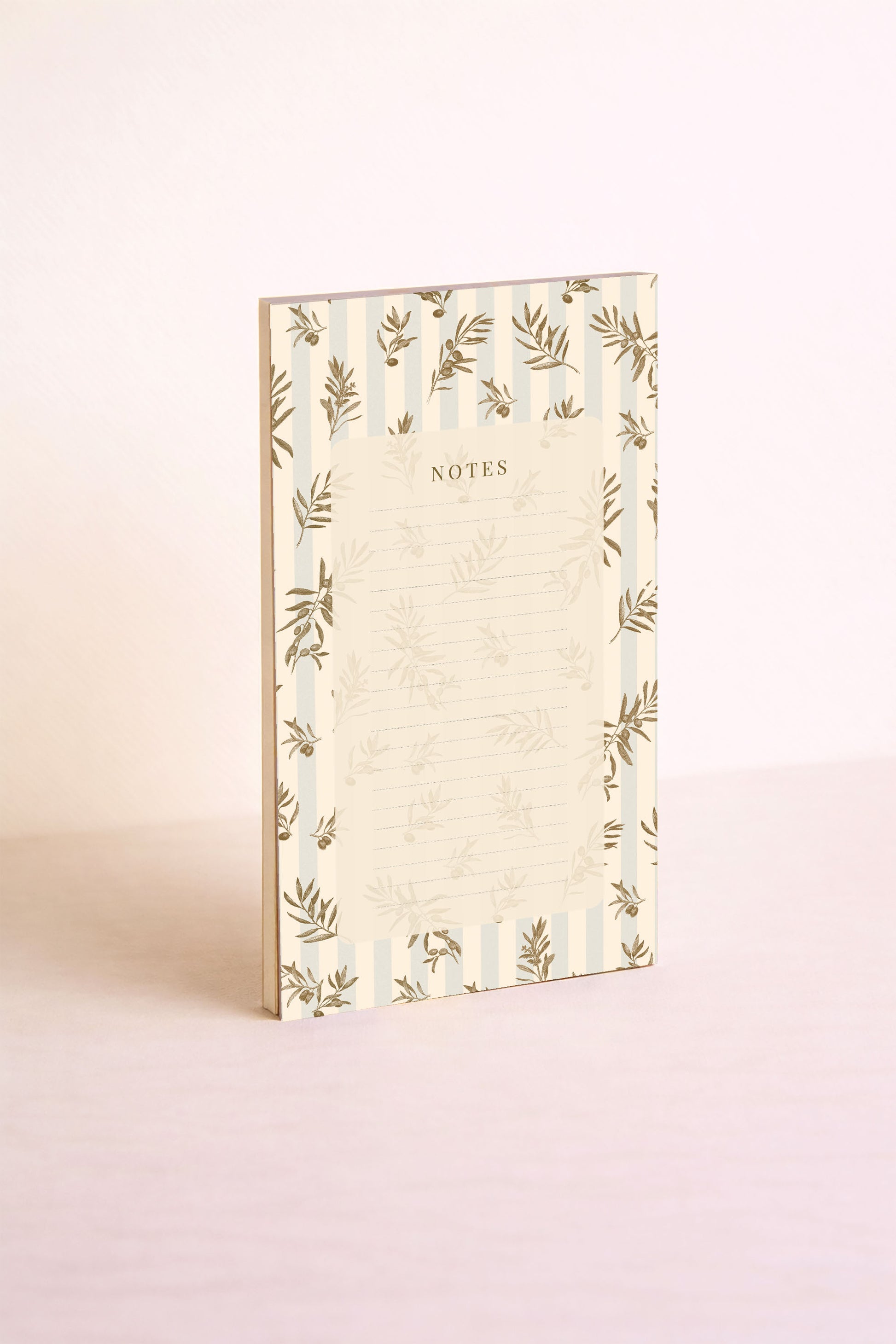 Joli bloc-notes aux motifs oliviers. Papeterie soignée