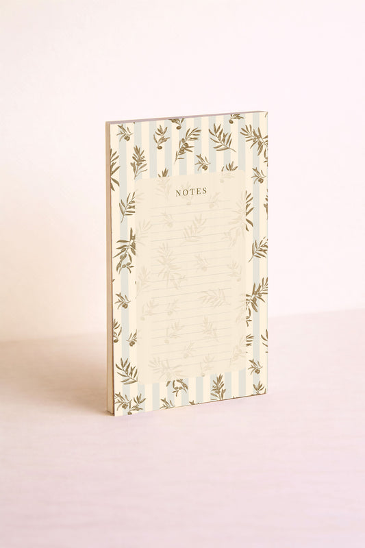 Joli bloc-notes aux motifs oliviers. Papeterie soignée