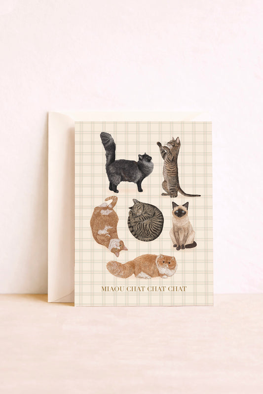 Carte postale A6 illustrée de cinq chats en pointillisme sur fond à carreaux beige