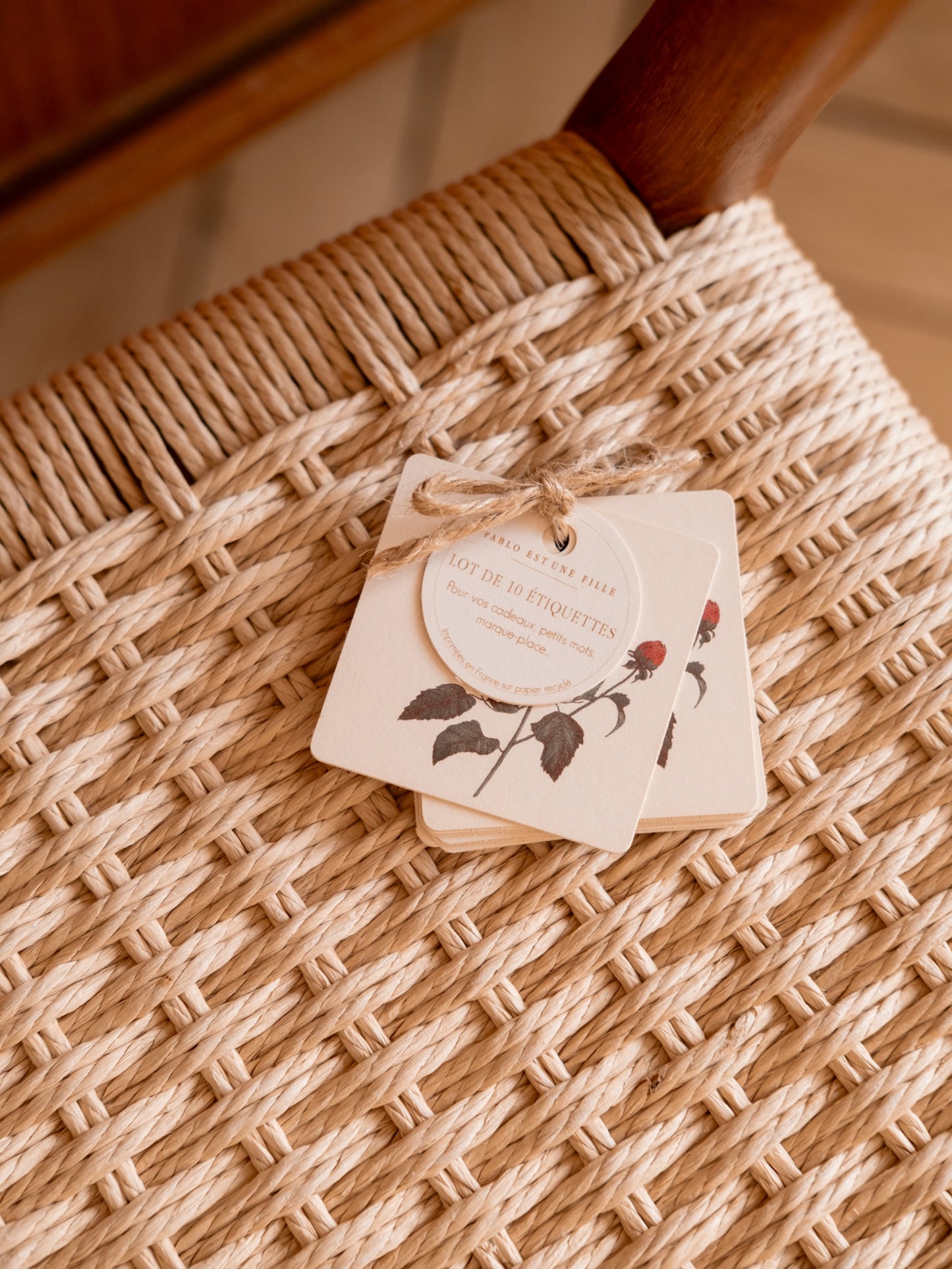 lot d'étiquettes florales pour cadeaux 