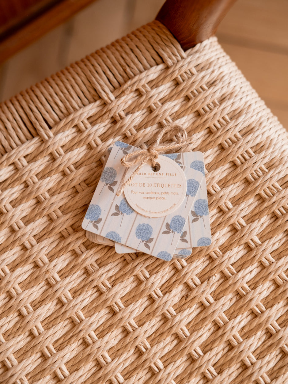 Étiquettes cadeaux hortensias bleus Bleu d'été – détail cordon jute | Pablo est une fille