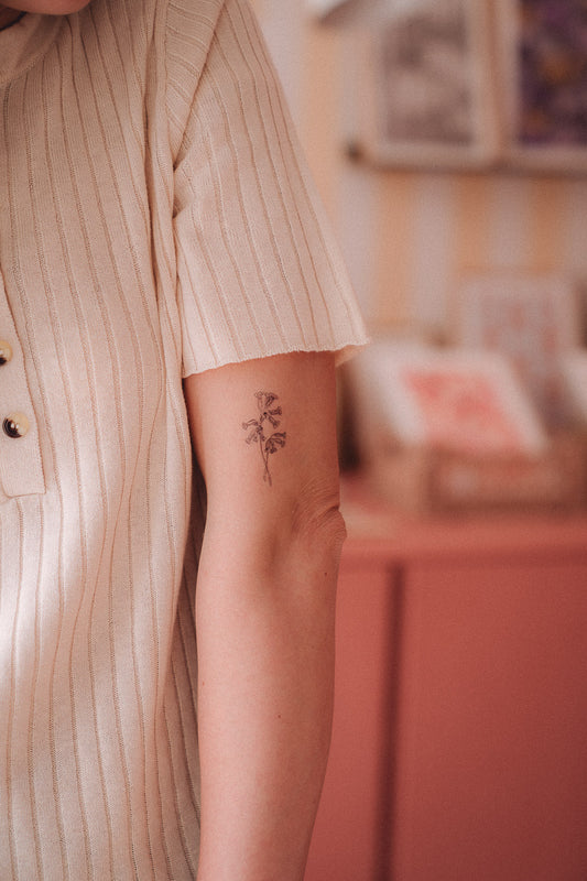 Tatouage éphémère fleur coucou noir et blanc