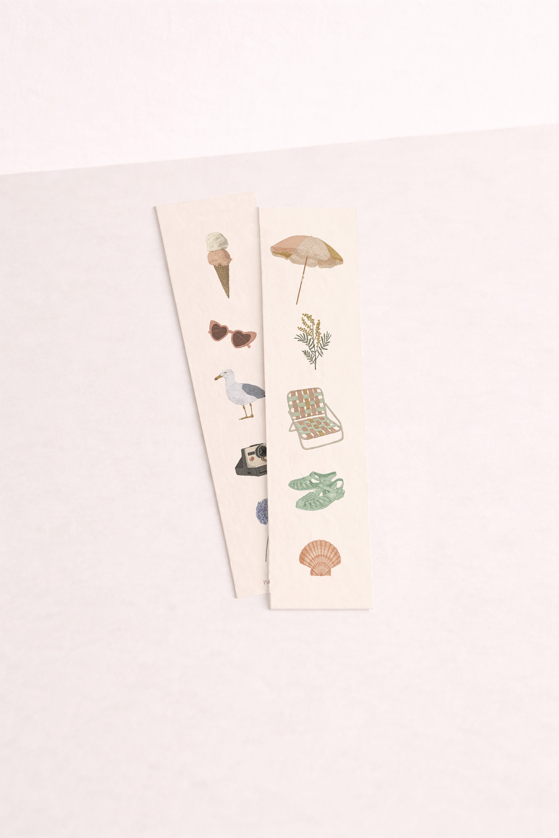 Marque-page illustré avec les symboles de l'été