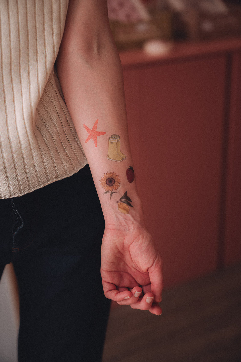 Tattoos éphémères illustrés par Pablo est une fille